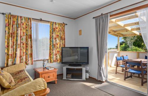 Waiotahi House | Back to the Beach Bach
