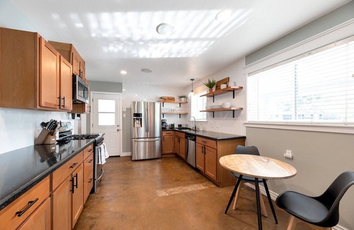 Alhambra House | Backyard beauty in Charming Midtown Phoenix!