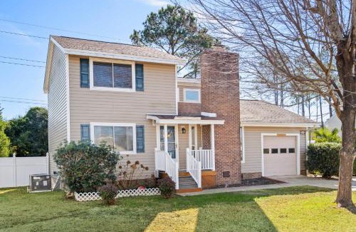 Socastee House | Backyard Oasis 1 Mile to Beach Golf Cart Friendly