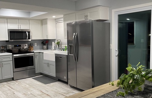 South Daytona House | Backyard , washer and dryer, four smartnTVs°Full Kitchen°free Parking°King