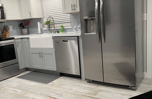 South Daytona House | Backyard , washer and dryer, four smartnTVs°Full Kitchen°free Parking°King