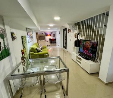 Badalona House | BADAROSA 2 House10min to BARCELONCity&NearTo BEACH