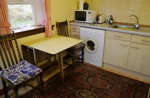 Drumchork Cottage | Badluarach Sea View - a cottage that sleeps 5 guests in 3 bedrooms