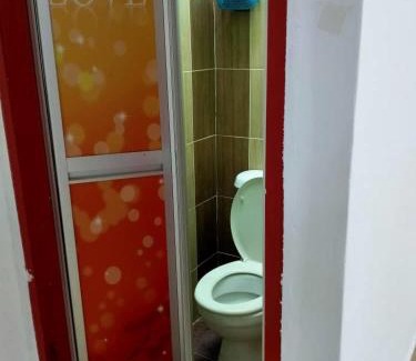 Taman Setia House | Bae Homestay Tmn Samudera Netflix and WiFi