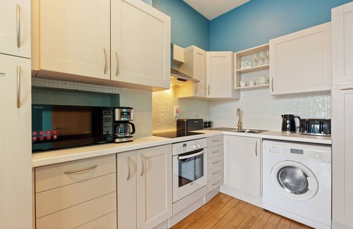 Ballsbridge Apartment | Baggot Street 2BD, 5Min to Aviva, RDS & CityCentre