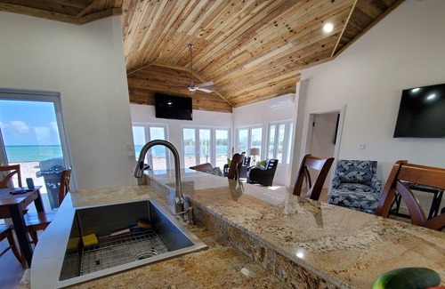 Morgan's Bluff House | Bahamas Oceanfront Home on Private Beach 3/3 Spooners Bay Fisherman’s Paradise