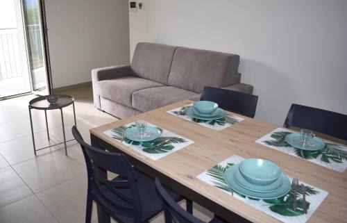 Costa Volpino Apartment | Baia delle Rose Via Santo Stefano 18