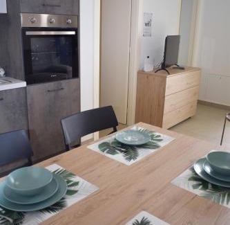 Costa Volpino Apartment | Baia delle Rose Via Santo Stefano 18