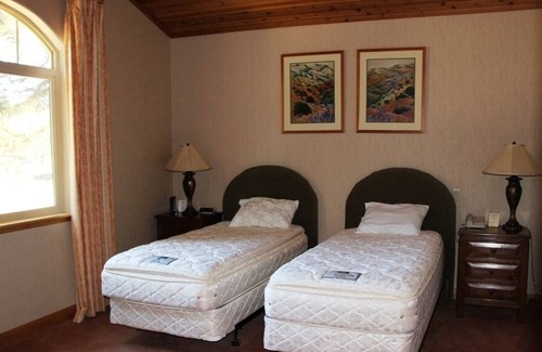 Bailey Creek Cottage | Bailey Creek Cottages (2 night min.)