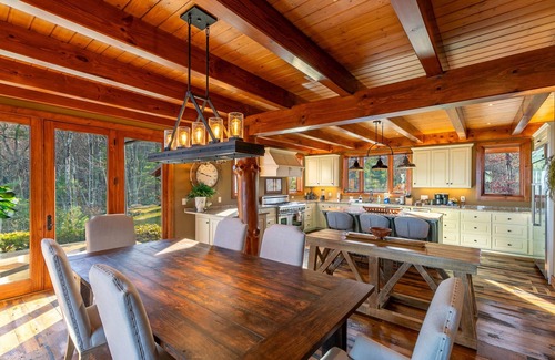 Apple Ridge House | Bailey's Creek Lodge - Stunning views, outdoor kitchen, fire pit!