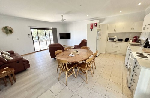 Port Hughes House | Bailey's Place - Freshly Renovated 3 BR Home Close to Beach