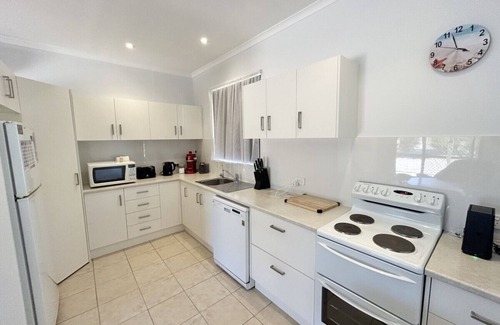 Port Hughes House | Bailey's Place - Freshly Renovated 3 BR Home Close to Beach
