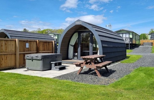 Coldstream Cottage | Baird's Chalet (Pet Friendly)