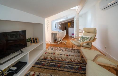 Encarnacao Apartment | Bairro Alto Tiny Studio by Homing
