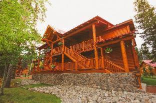 Lake Louise Resort | Baker Creek By Basecamp
