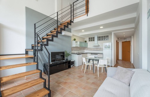 Navarres Apartment | Balcón de las Fuentes: Design, comfort and unique views