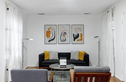 Reseda House | Balcom Breeze Escape