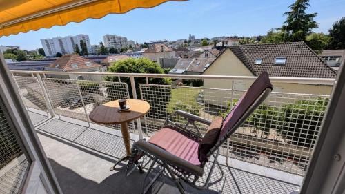 Saint-Andre-les-Vergers Apartment | Balcon du Cube