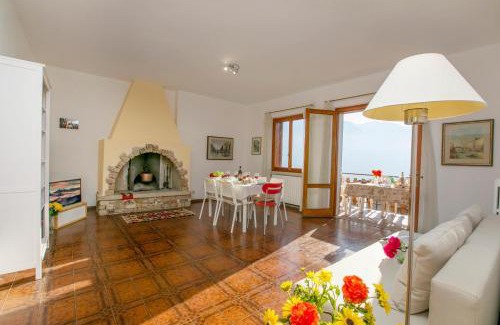 Voltino Apartment | Balcone Panoramico sul Garda - Happy Rentals