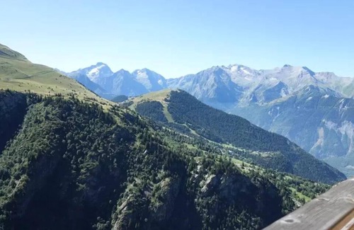Eclose-Est Apartment | Balcons Residence D'huez - EYE QUARTIER ELSE APARTMENT