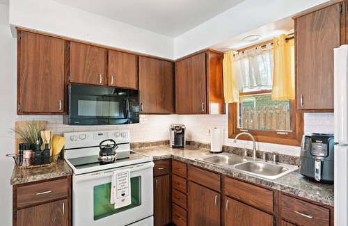 Chesterton House | Balcony/Patio/Fenced Yard/Attached Garage/near Beach, Park/close to Chicago