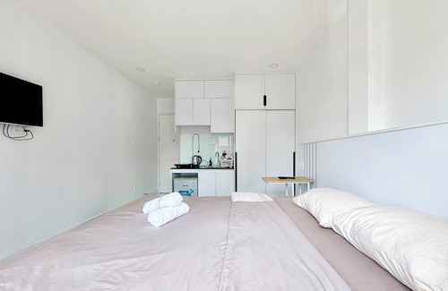 Phu My Hung Apartment | Balcony studio with bathtub in D7