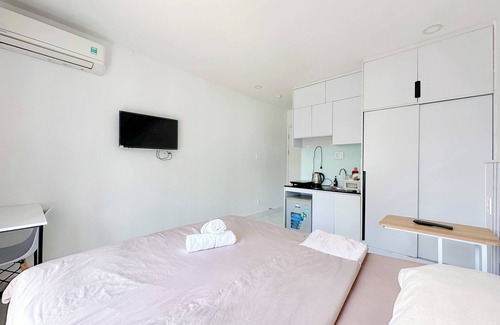 Phu My Hung Apartment | Balcony studio with bathtub in D7