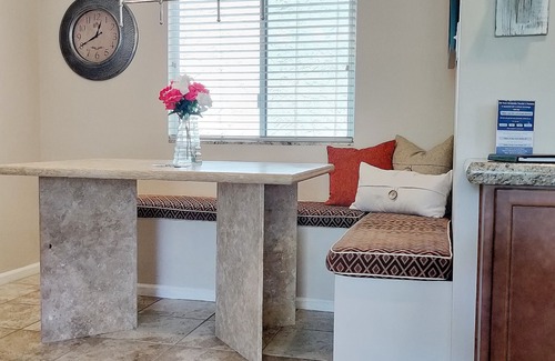 South Scottsdale Condo | ★Balcony w/Pool View★Resort Feel★Walk Everywhere★