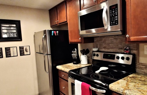 South Scottsdale Condo | ★Balcony w/Pool View★Resort Feel★Walk Everywhere★