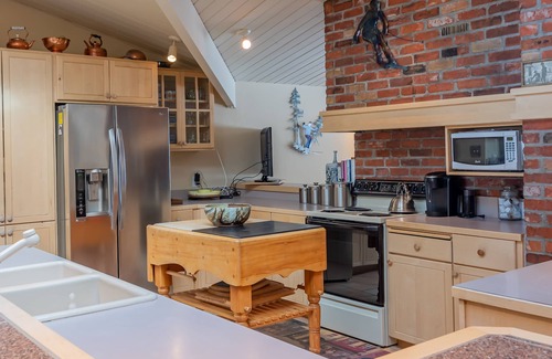 Warm Springs House | Baldy View Home - Sunny Home with Mountain Views & Large Private Yard.