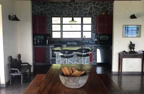 Mercedes House | Bali Dream View, Total Privacy, Pool, Wifi, 30 min to Beach/Waterfall/Ziplining