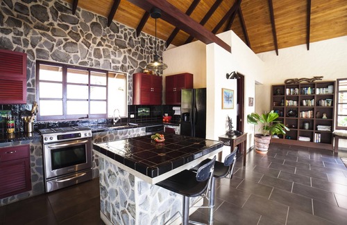 Mercedes House | Bali Dream View, Total Privacy, Pool, Wifi, 30 min to Beach/Waterfall/Ziplining