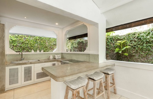Sunset Road Villa | Bali Gateway: 3BR Serenity Villa In Heart Seminyak