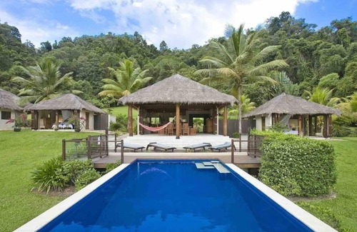 Mossman House | Bali HainA private retreat on acreage, close to town, ocean & the rainforest