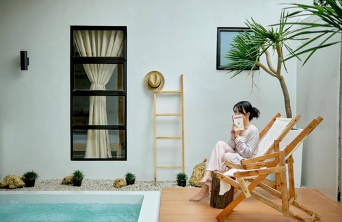 Iloilo Villa | Bali-inspired Villa with Dipping Pool by Pallet Homes