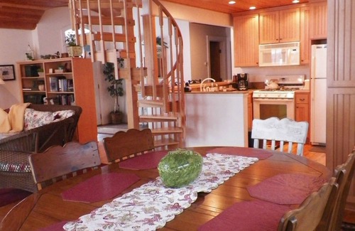 Culver Cottage | Ball Guest Cottage on Lake Maxinkuckee discounts for Culver Winter rentals