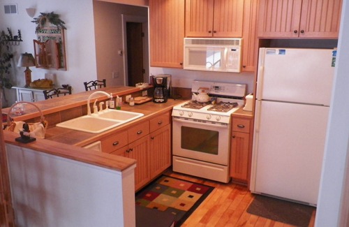 Culver Cottage | Ball Guest Cottage on Lake Maxinkuckee discounts for Culver Winter rentals