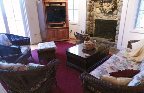 Culver Cottage | Ball Guest Cottage on Lake Maxinkuckee discounts for Culver Winter rentals