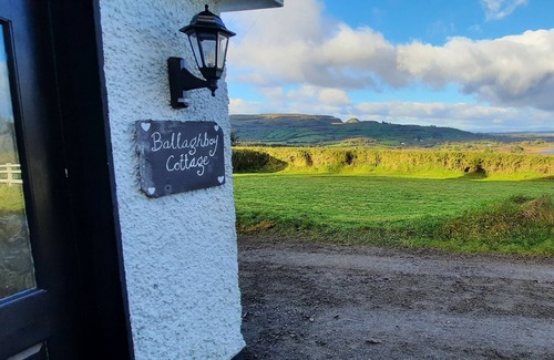 Ballinafad Cottage | BALLAGHBOY COTTAGE, pet friendly in Boyle, County Roscommon