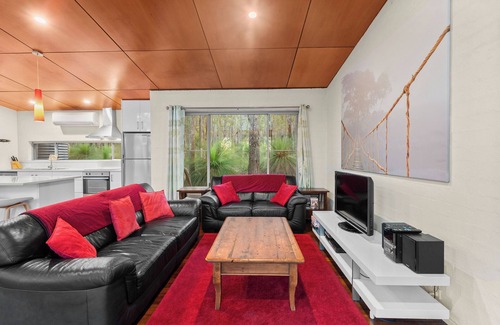 Serpentine-Jarrahdale House | Ballakup House - A Large & Unique Bush Retreat Nestled Among Native Grass Trees