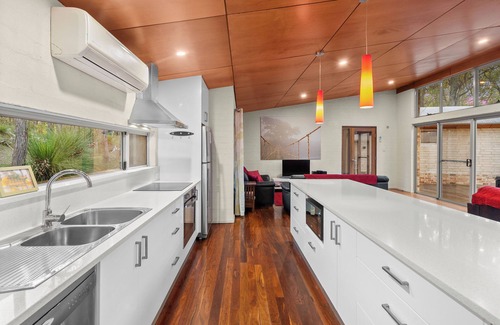 Serpentine-Jarrahdale House | Ballakup House - A Large & Unique Bush Retreat Nestled Among Native Grass Trees