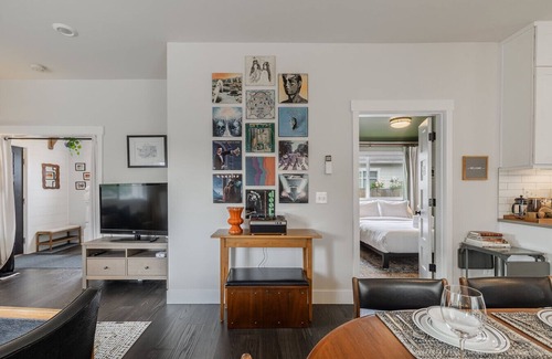 Ballard House | Ballard Craftsman | Sleeps 10 | A/C, BBQ & Firepit