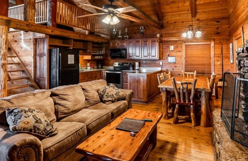 Ponca Condo | Balloon Cabin - Great Buffalo River Group Getaway