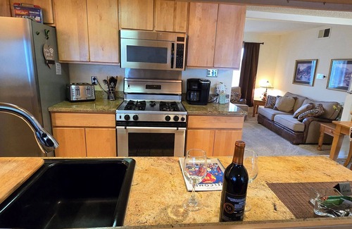 Taylor Ranch House | Balloon Haven, King Bed, Cozy Fireplace, Office, Foosball, Crib 3br 2ba