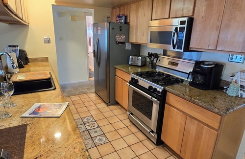 Taylor Ranch House | Balloon Haven, King Bed, Cozy Fireplace, Office, Foosball, Crib 3br 2ba