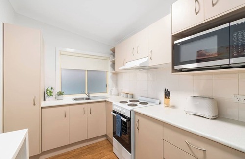 Balgownie Cottage | Bally Escape Cottage Serenity in a Scenic Village