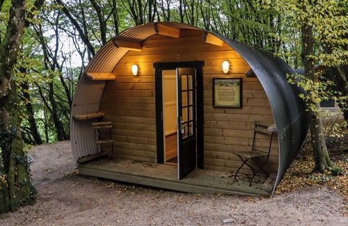 Barranisky Cottage | BALLYBEG POD 7, romantic, with hot tub in Tinahely, County Wicklow