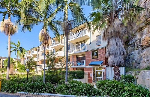 Balmain Apartment | Balmain- BUCHN Buchanan Street - Modern 2BR with Balconies Resort Facilities Near Balmain Village
