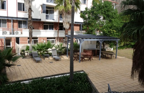 Balmain Apartment | Balmain- BUCHN Buchanan Street - Modern 2BR with Balconies Resort Facilities Near Balmain Village