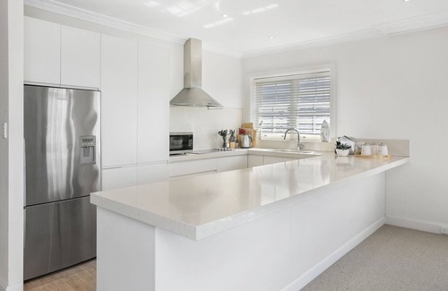 Mosman Apartment | Balmoral Dreaming - 50m walk to the beach, large 2 bedroom with balcony